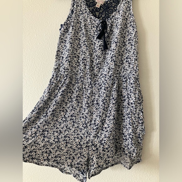 🌸 3/$15 EUC Cape juby romper - Picture 6 of 14